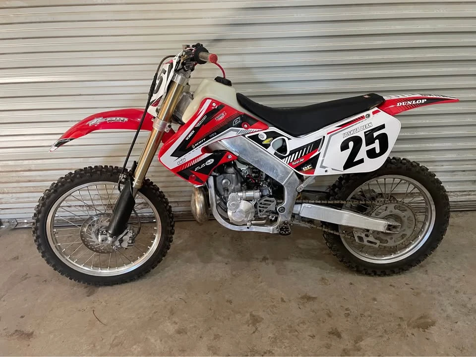 1997 Honda CR - Image 2 of 10