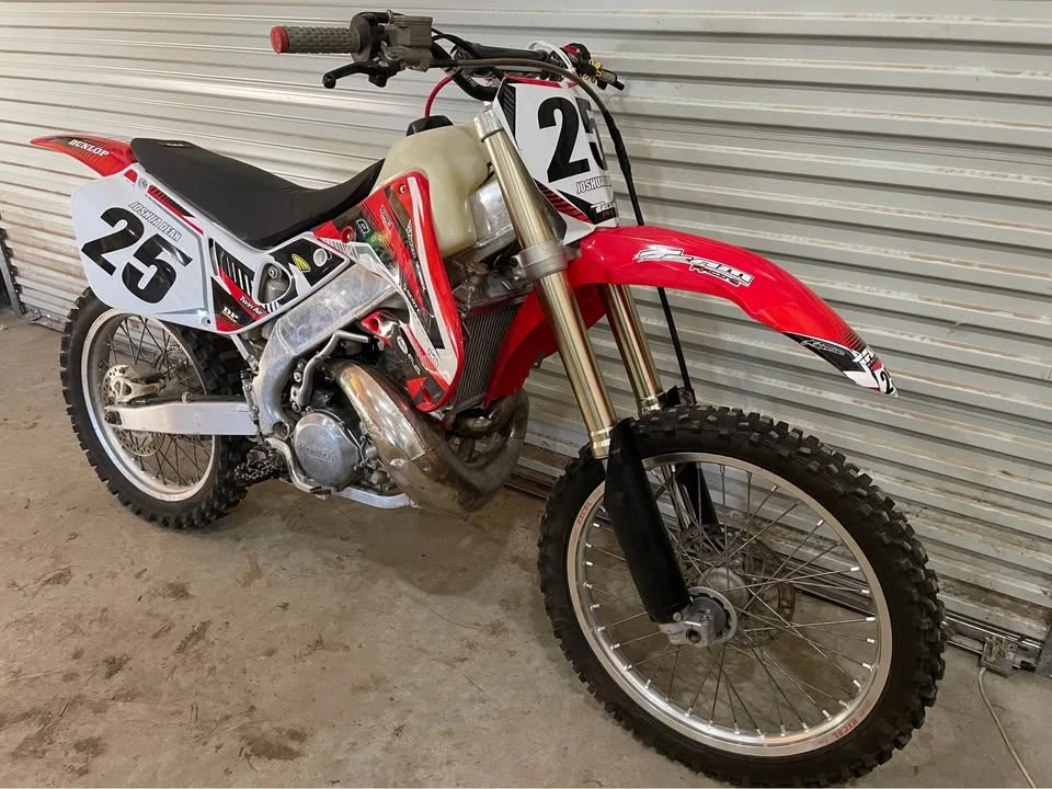1997 Honda CR - Image 4 of 10