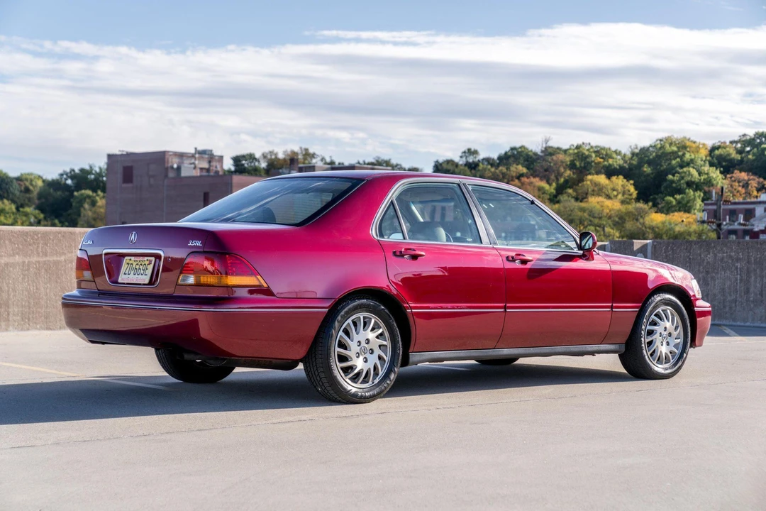 1998 Acura RL 1st Gen - Image 11 of 31