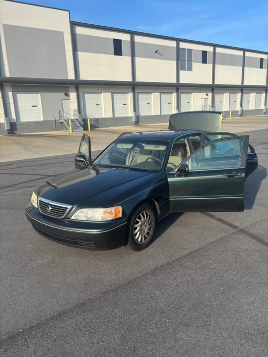 1998 Acura RL 1st Gen - Image 4 of 9