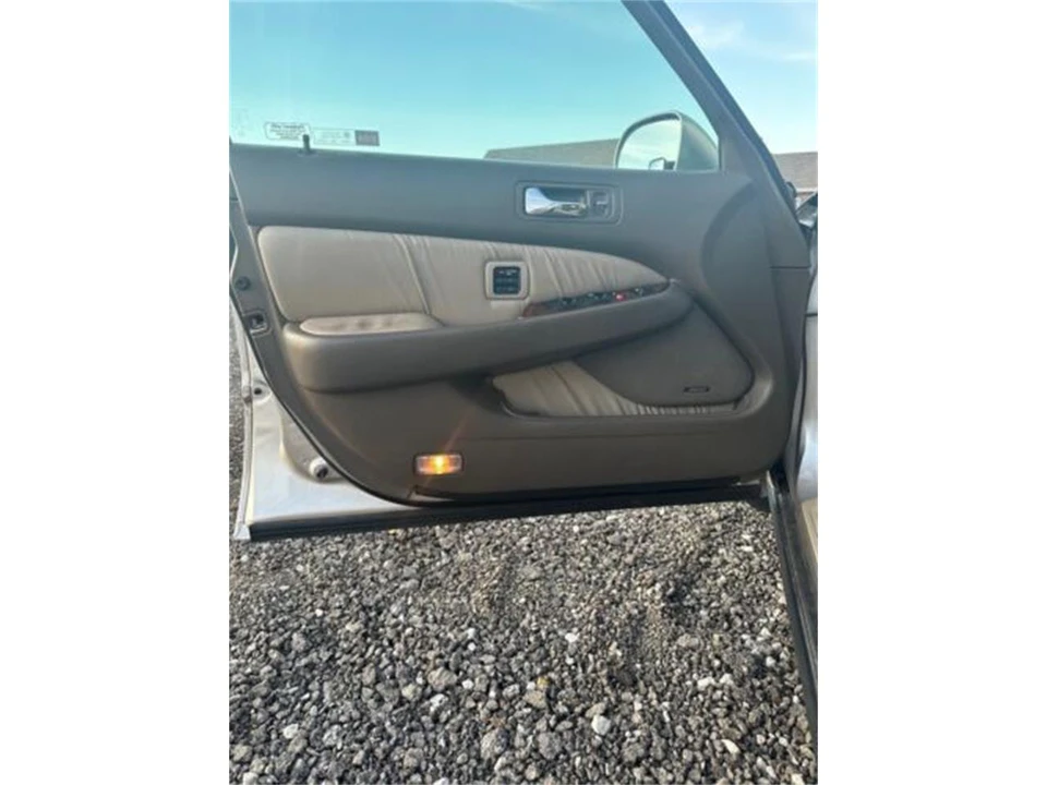 1998 Acura RL 1st Gen - Image 11 of 18