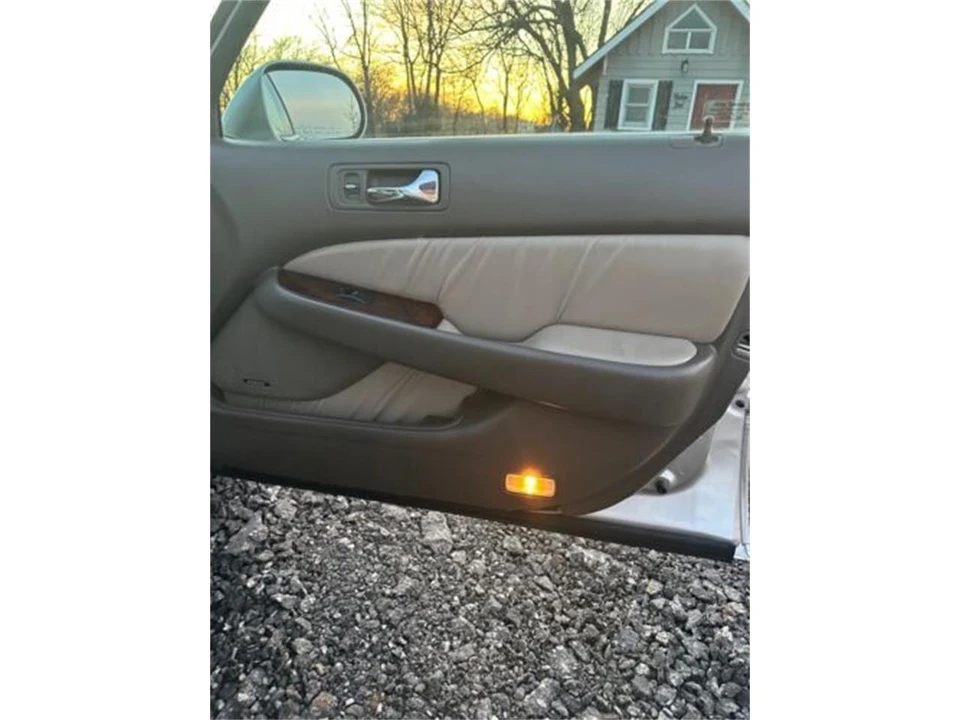 1998 Acura RL 1st Gen - Image 15 of 18
