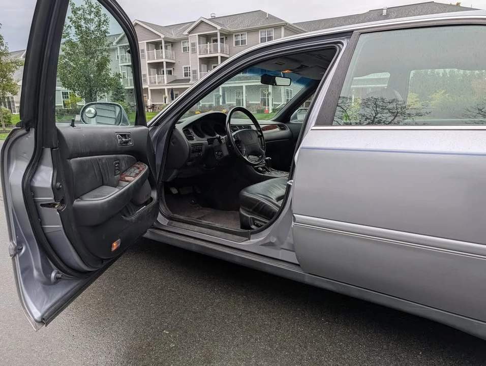 1998 Acura RL 1st Gen - Image 4 of 11