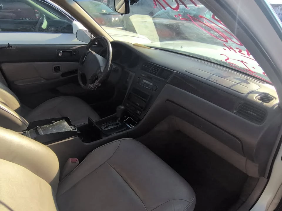 1998 Acura RL 1st Gen - Image 7 of 9