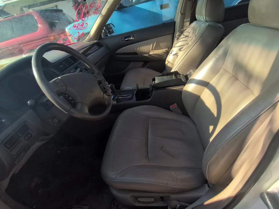 1998 Acura RL 1st Gen - Image 6 of 9