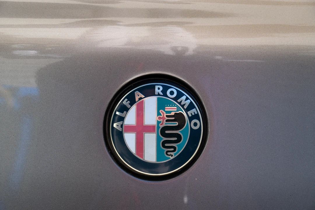 1998 Alfa Romeo 916 GTV & Spider - Image 31 of 31