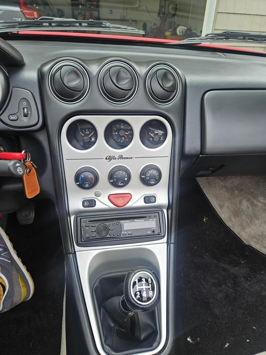 1998 Alfa Romeo 916 GTV & Spider - Image 29 of 31