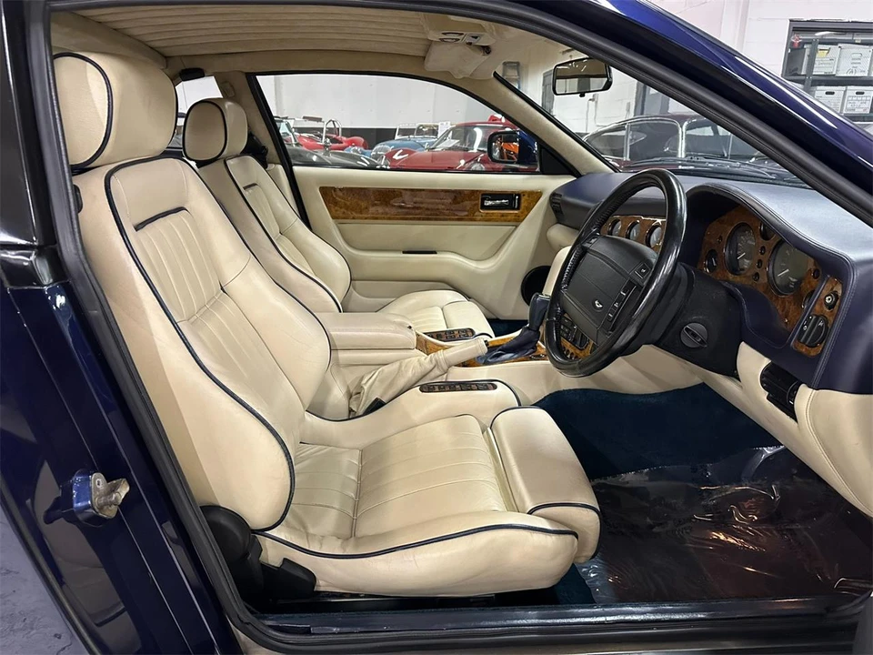 1998 Aston Martin V8 Coupe - Image 14 of 31