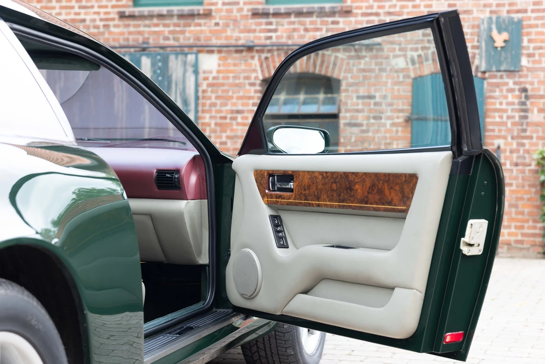 1998 Aston Martin V8 Coupe - Image 3 of 5