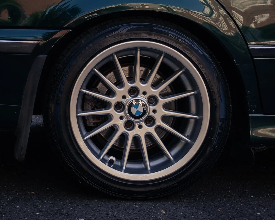 1998 BMW E39 540i - Image 12 of 30