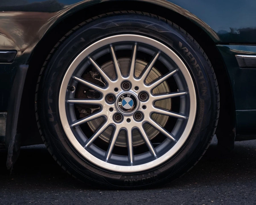 1998 BMW E39 540i - Image 9 of 30