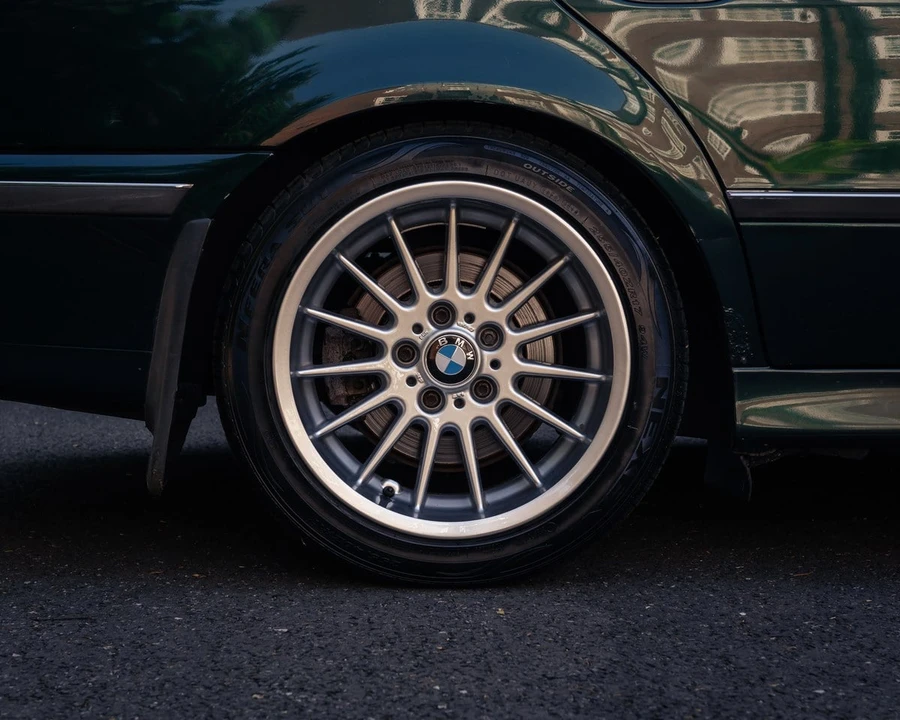 1998 BMW E39 540i - Image 11 of 30