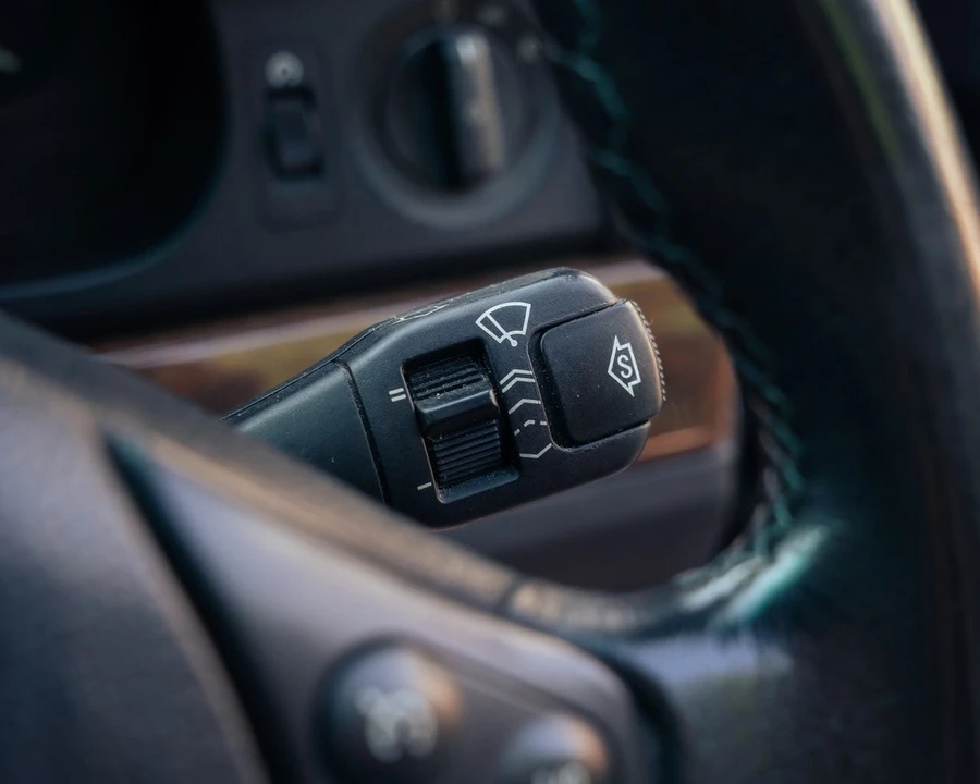 1998 BMW E39 540i - Image 28 of 30
