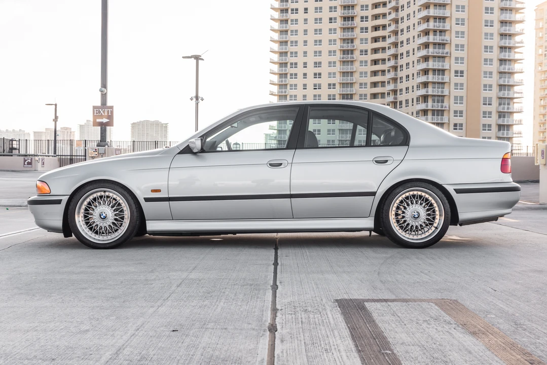 1998 BMW E39 540i - Image 2 of 31