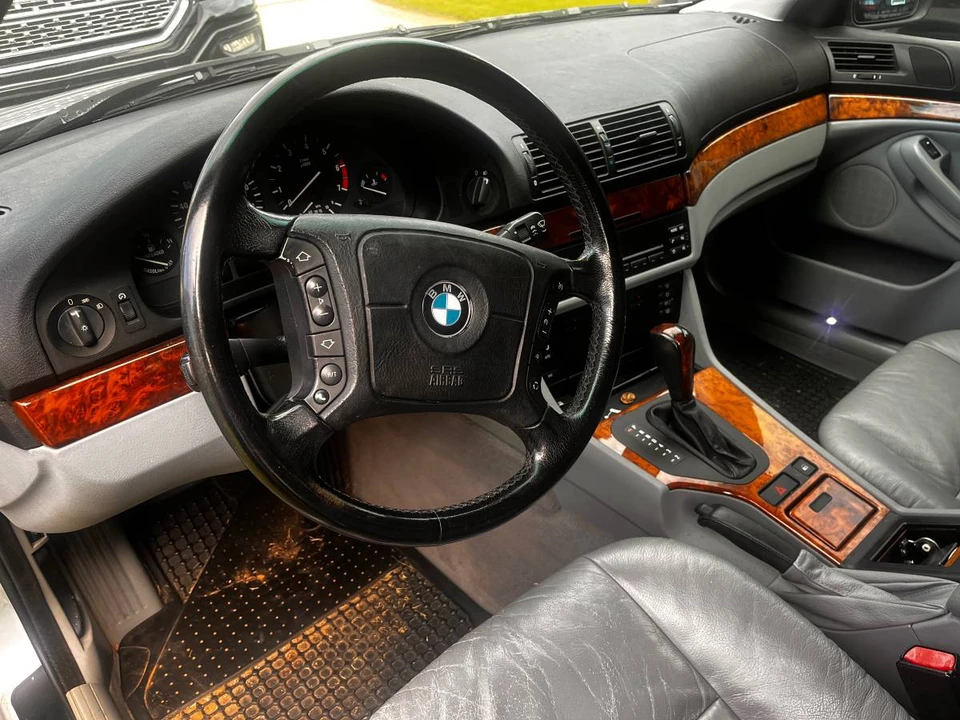 1998 BMW E39 540i - Image 5 of 10