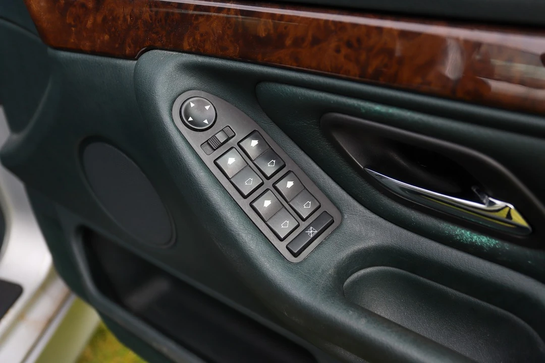 1998 BMW E38 7 Series - Image 22 of 30