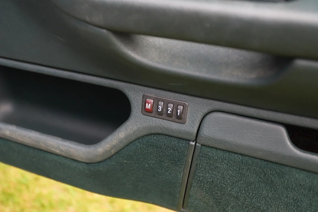 1998 BMW E38 7 Series - Image 24 of 30