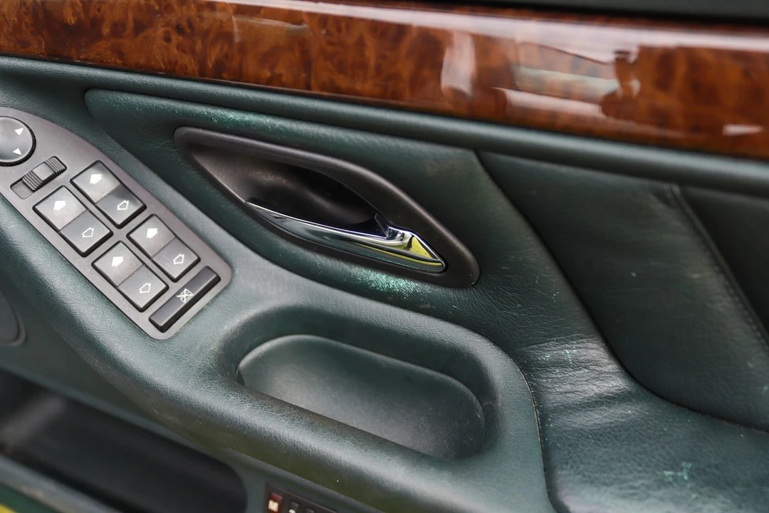 1998 BMW E38 7 Series - Image 23 of 30