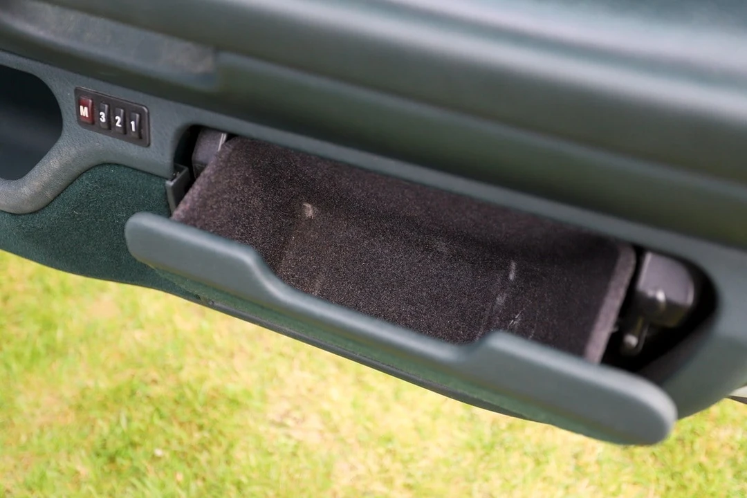 1998 BMW E38 7 Series - Image 25 of 30