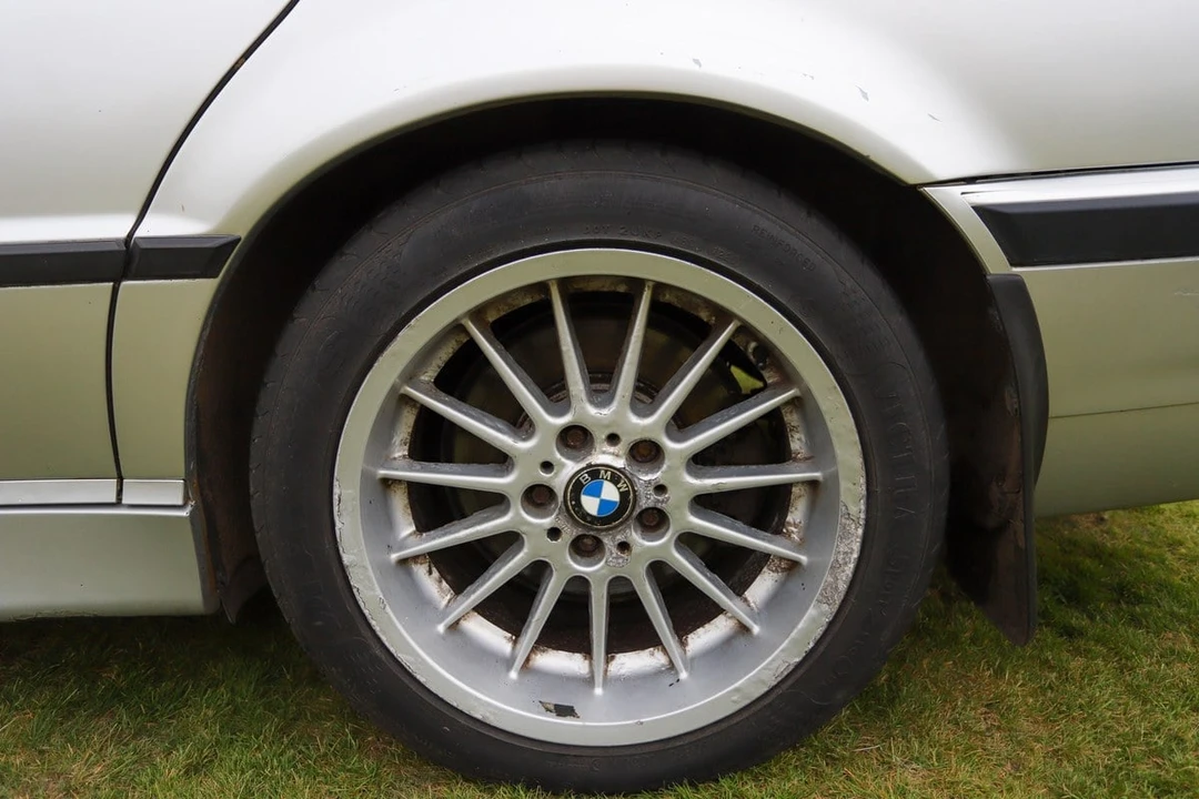 1998 BMW E38 7 Series - Image 14 of 30