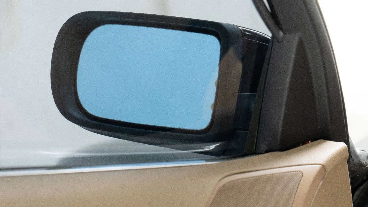 1998 BMW E38 7 Series - Image 11 of 12