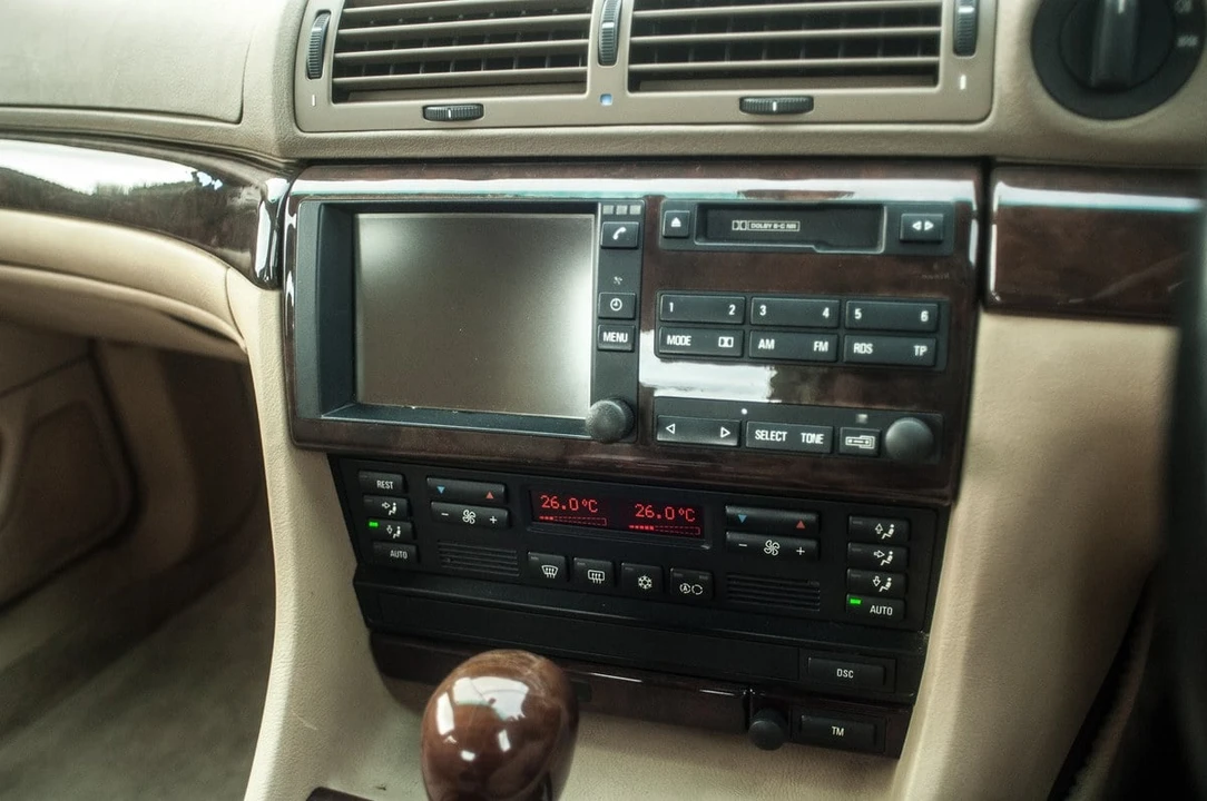1998 BMW E38 7 Series - Image 23 of 30