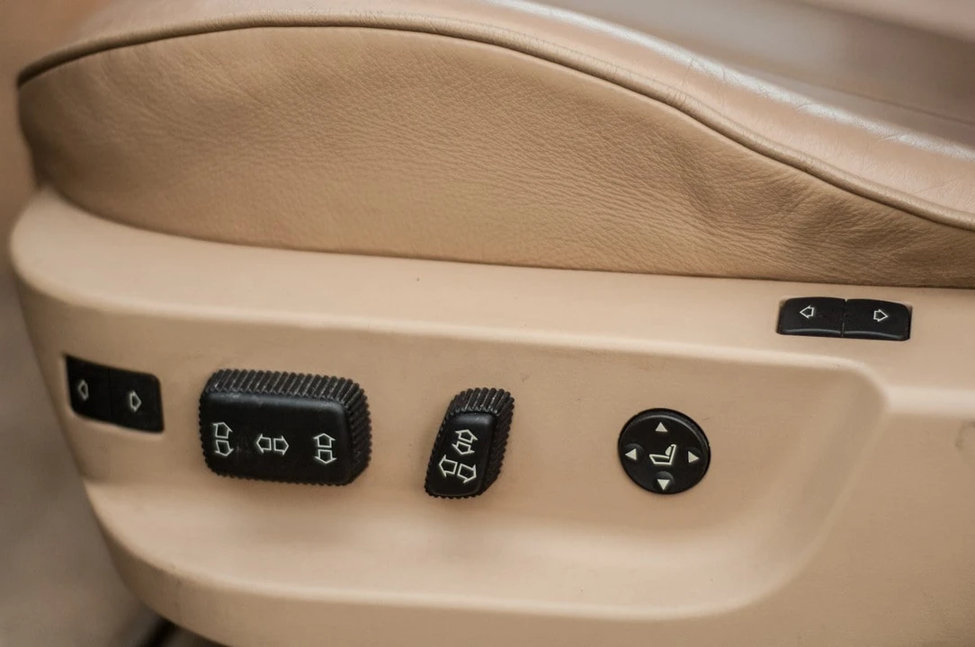 1998 BMW E38 7 Series - Image 18 of 30