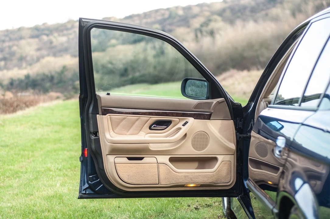 1998 BMW E38 7 Series - Image 16 of 30