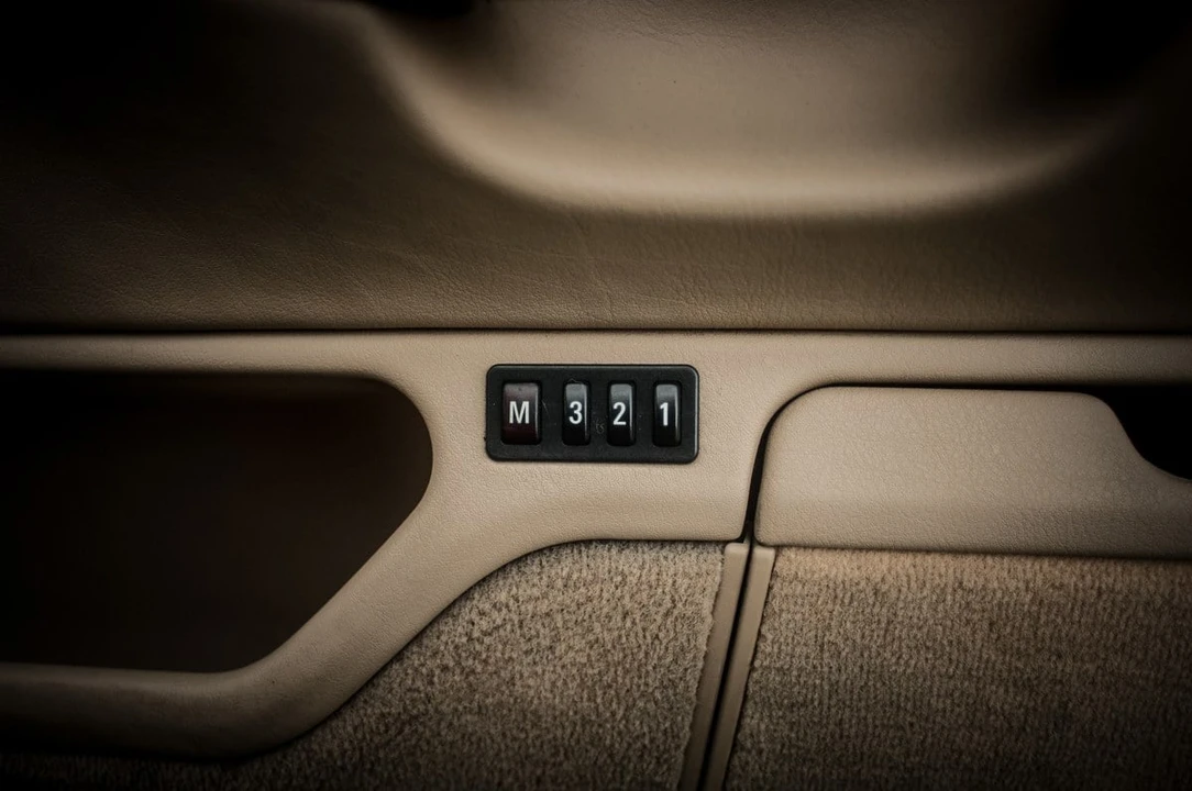 1998 BMW E38 7 Series - Image 30 of 30