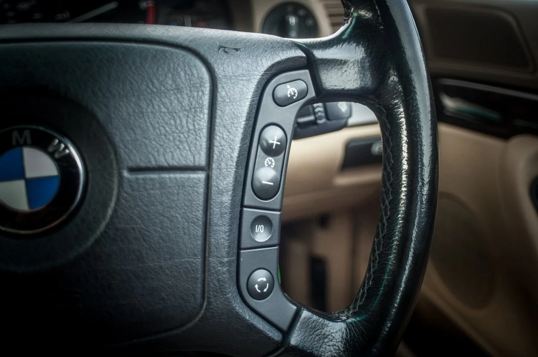 1998 BMW E38 7 Series - Image 28 of 30