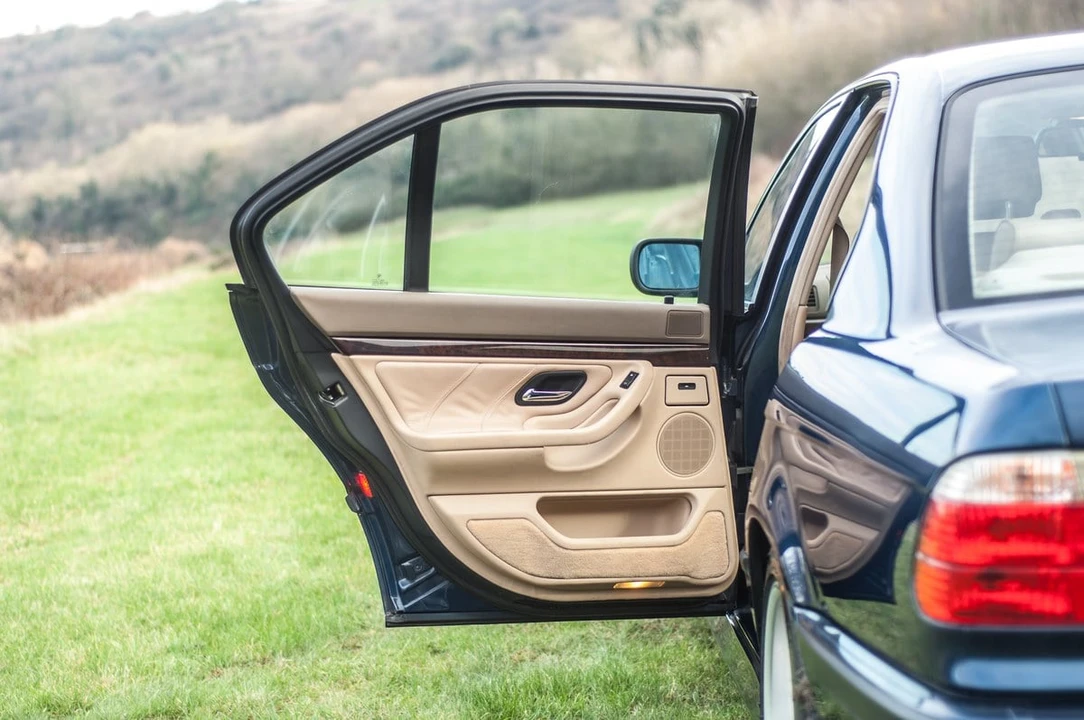1998 BMW E38 7 Series - Image 17 of 30