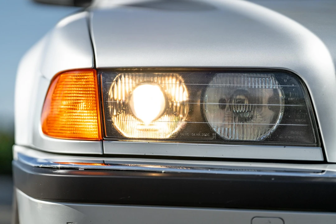 1998 BMW E38 7 Series - Image 9 of 31