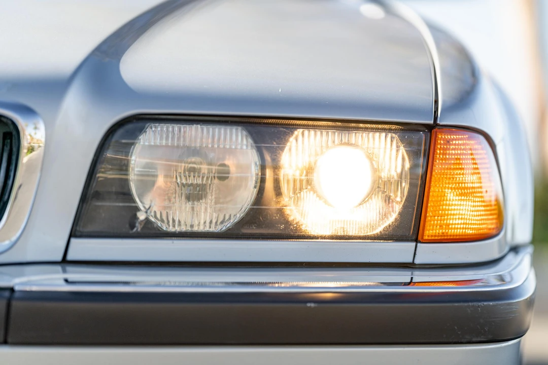 1998 BMW E38 7 Series - Image 15 of 31