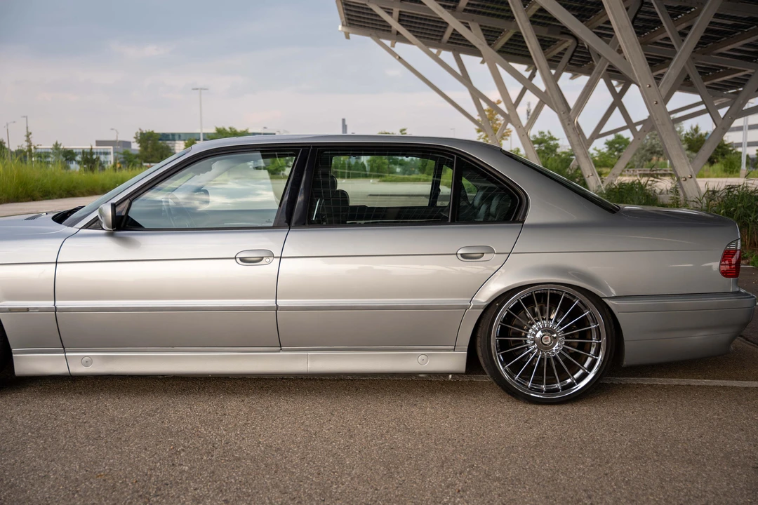 1998 BMW E38 750i & 750iL Sedan - Image 30 of 31