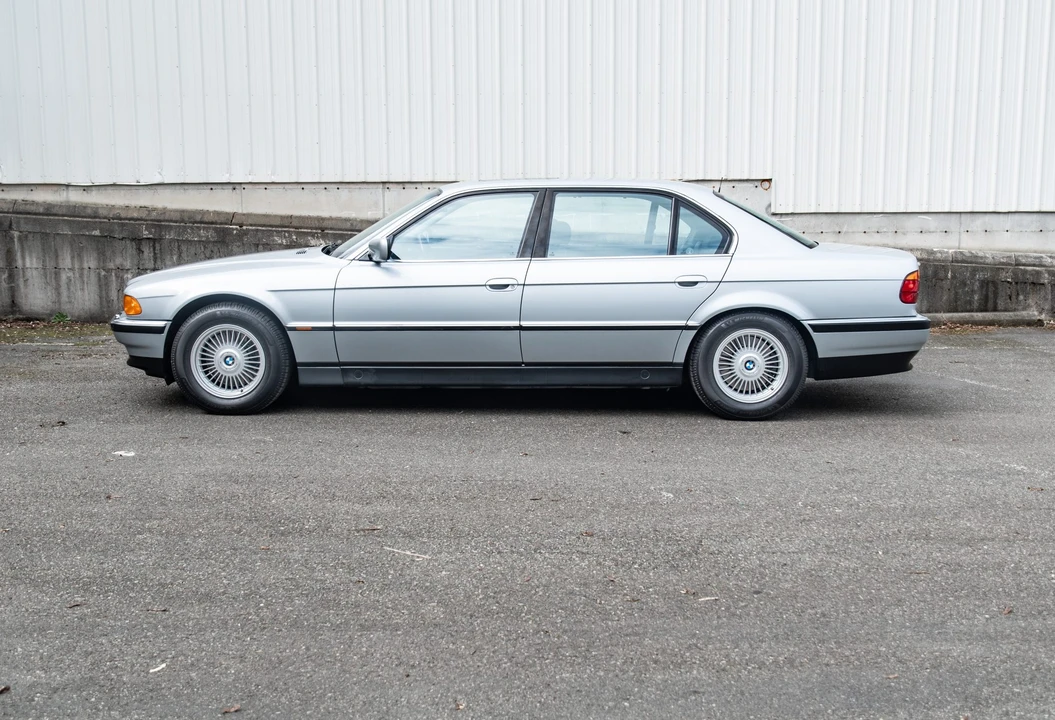 1998 BMW E38 750i & 750iL Sedan - Image 11 of 31