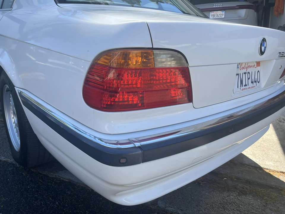 1998 BMW E38 750i & 750iL Sedan - Image 30 of 31