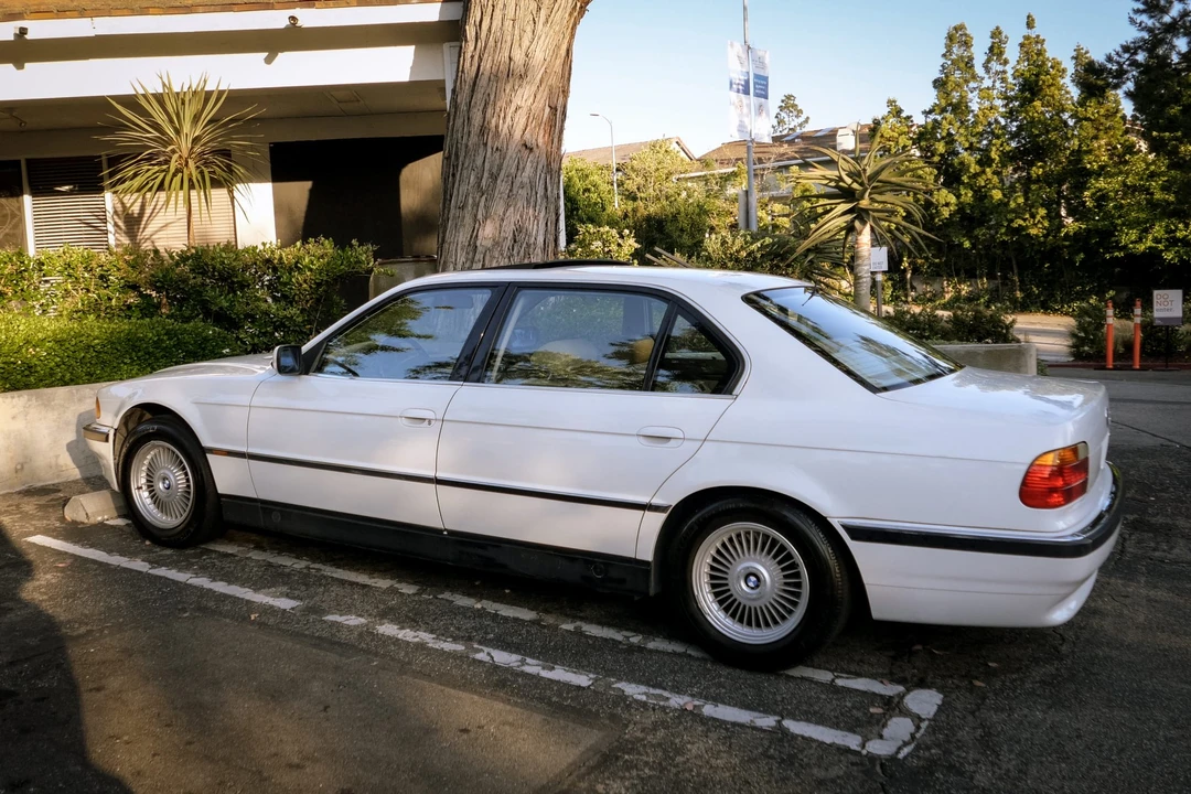 1998 BMW E38 750i & 750iL Sedan - Image 24 of 31