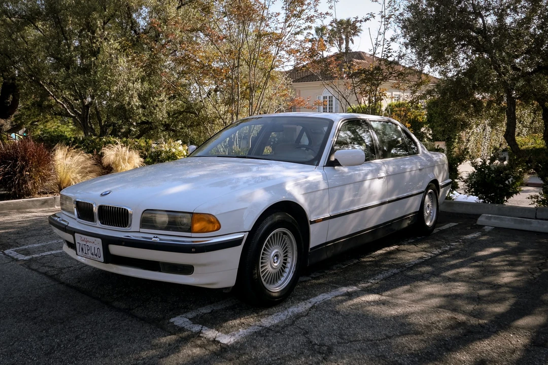 1998 BMW E38 750i & 750iL Sedan - Image 5 of 31