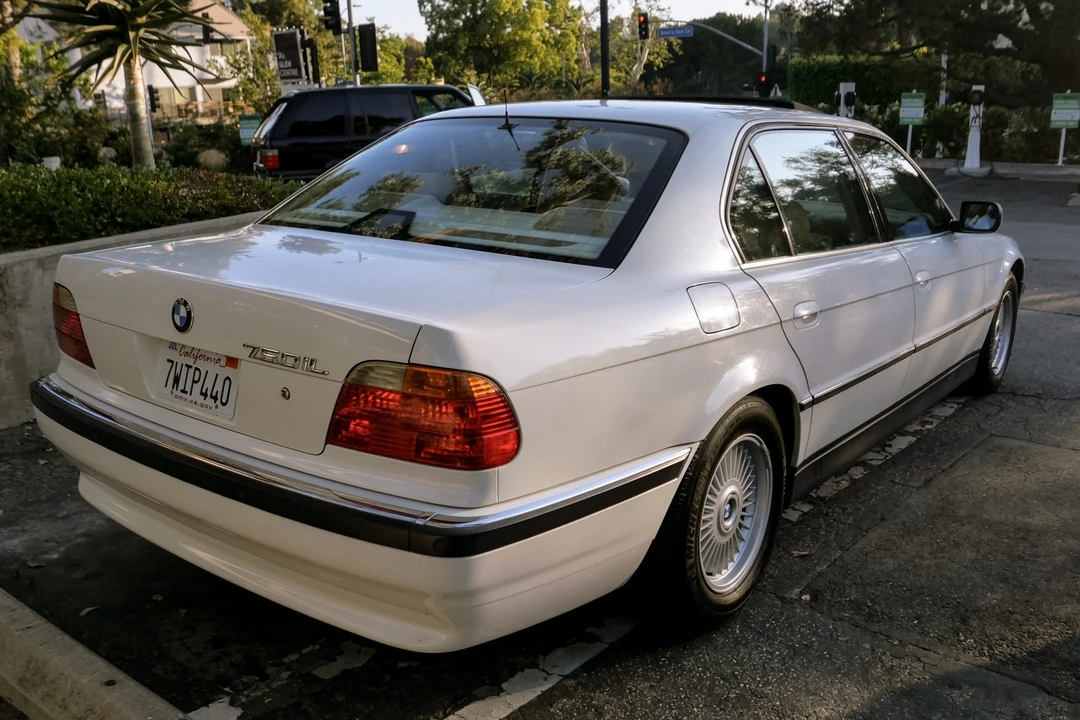 1998 BMW E38 750i & 750iL Sedan - Image 16 of 31