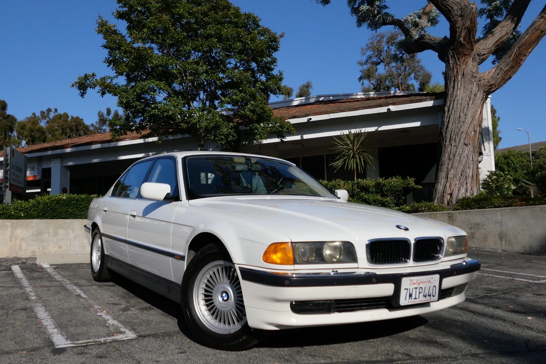1998 BMW E38 750i & 750iL Sedan - Image 9 of 31