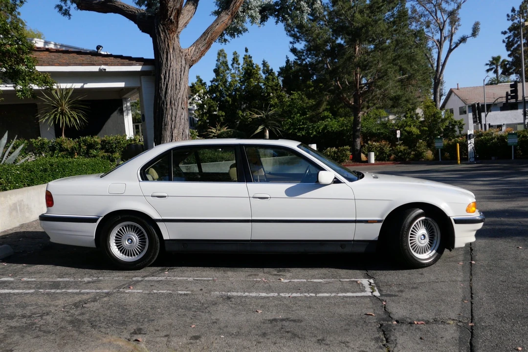 1998 BMW E38 750i & 750iL Sedan - Image 13 of 31