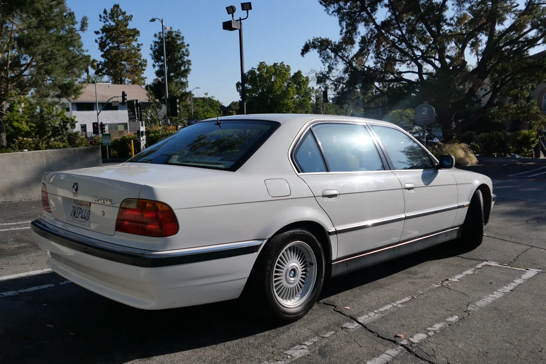 1998 BMW E38 750i & 750iL Sedan - Image 14 of 31