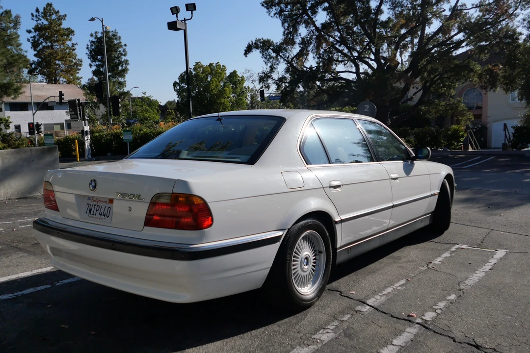 1998 BMW E38 750i & 750iL Sedan - Image 15 of 31