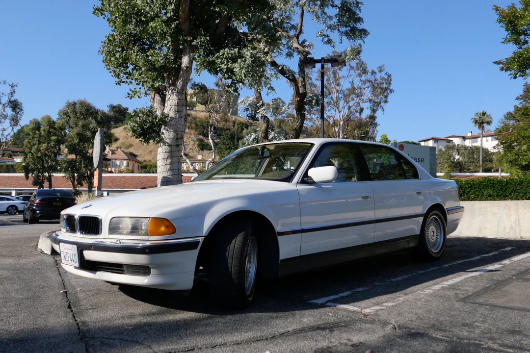 1998 BMW E38 750i & 750iL Sedan - Image 2 of 31