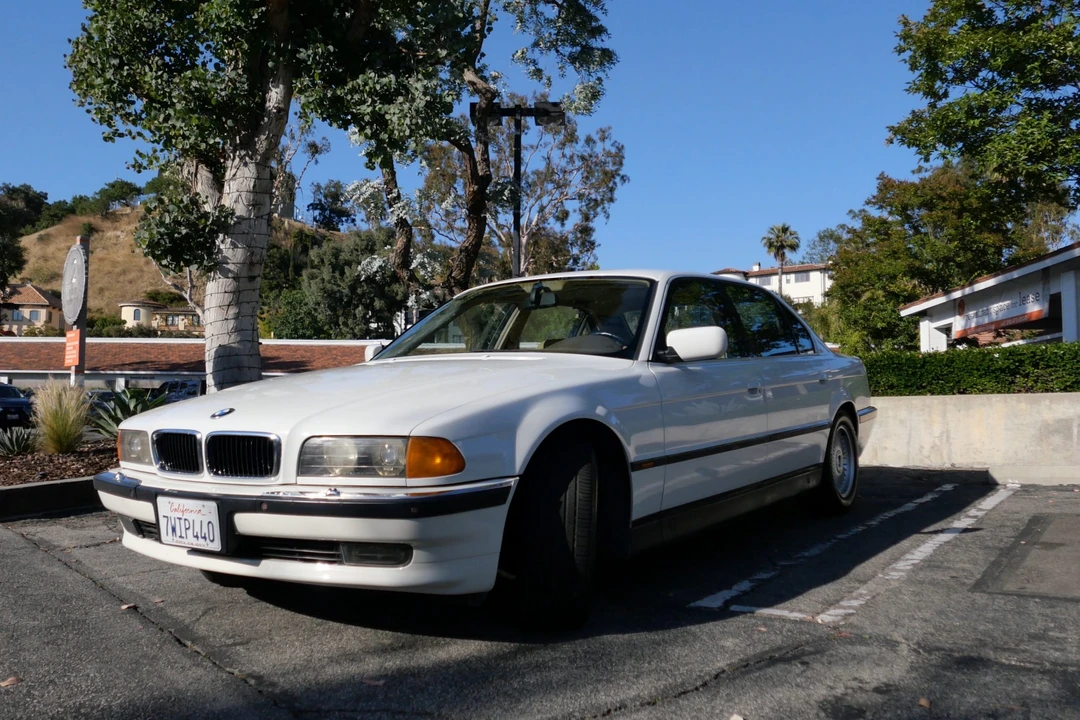 1998 BMW E38 750i & 750iL Sedan - Image 3 of 31