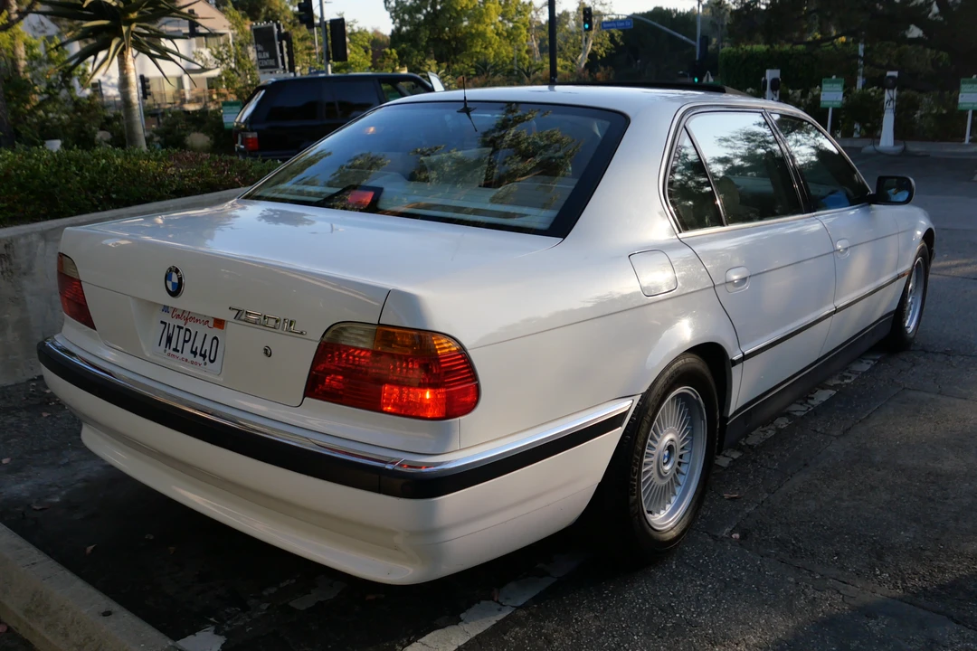 1998 BMW E38 750i & 750iL Sedan - Image 17 of 31