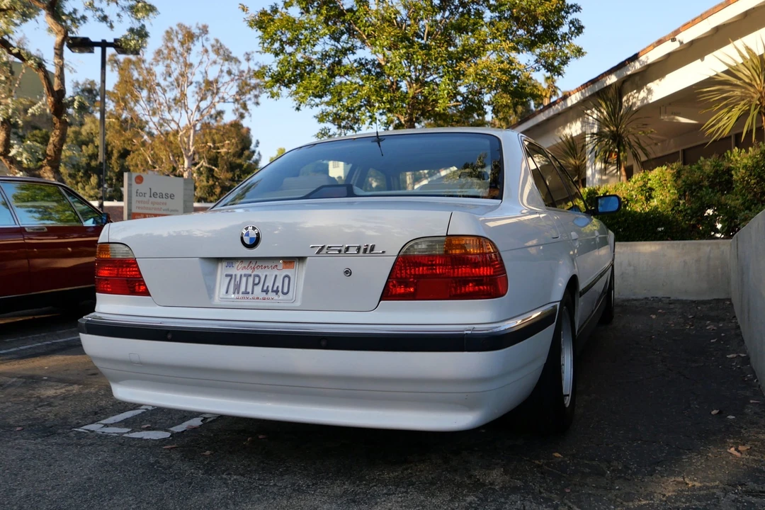 1998 BMW E38 750i & 750iL Sedan - Image 18 of 31
