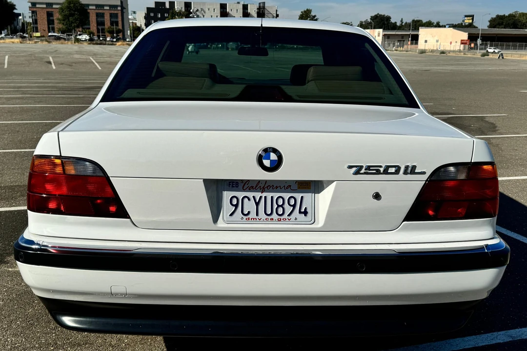 1998 BMW E38 750i & 750iL Sedan - Image 5 of 31
