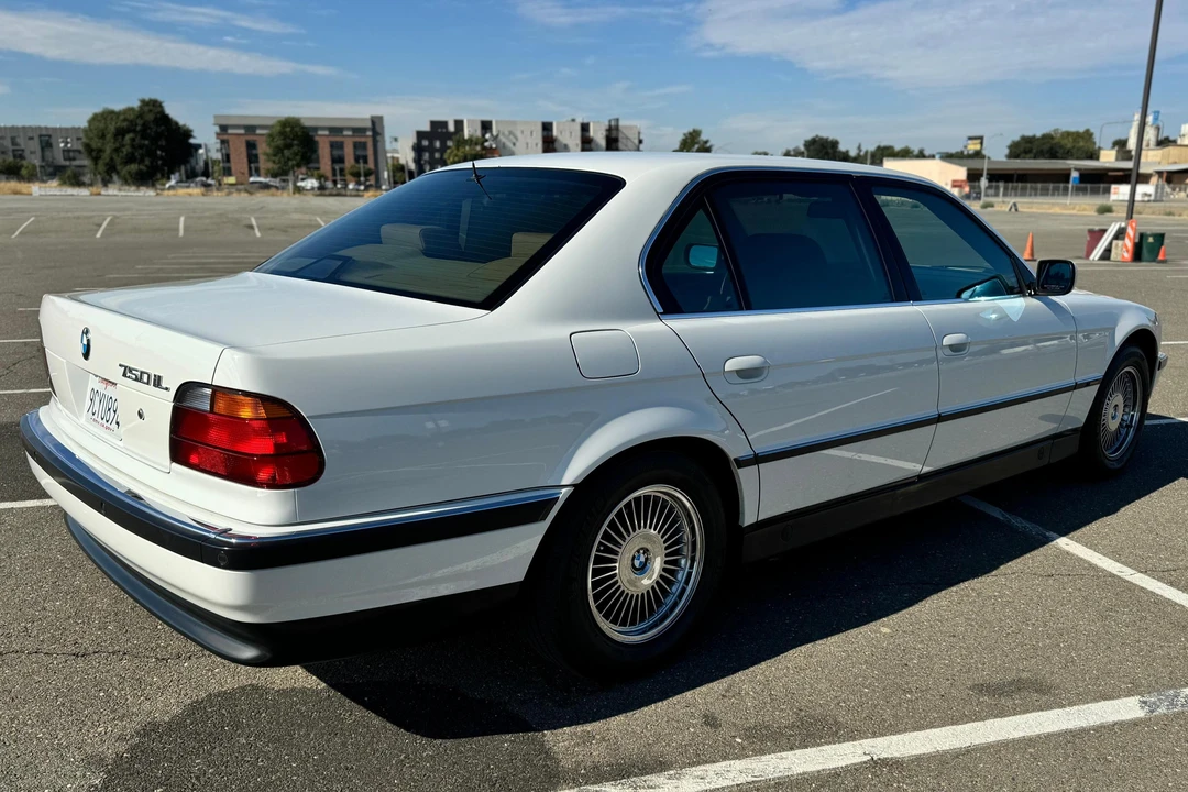 1998 BMW E38 750i & 750iL Sedan - Image 4 of 31