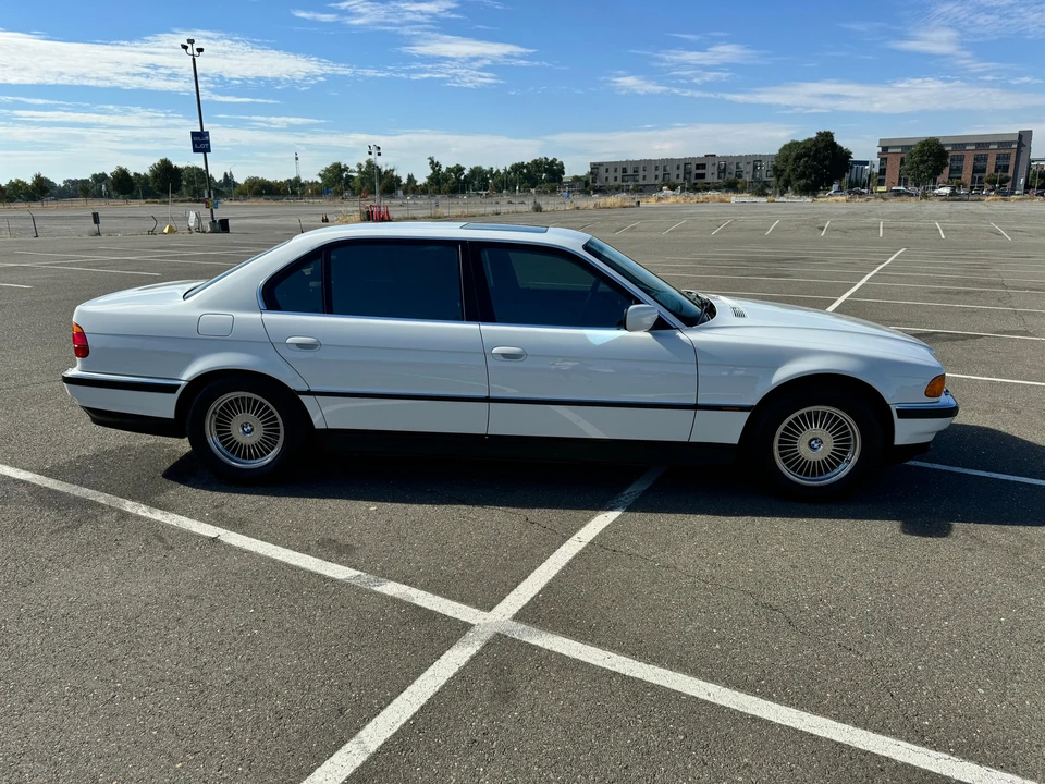 1998 BMW E38 750i & 750iL Sedan - Image 31 of 31